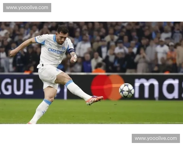 马赛高位逼抢体系遭遇中场枢纽缺失 霍伊别尔停赛削弱攻防转换硬度